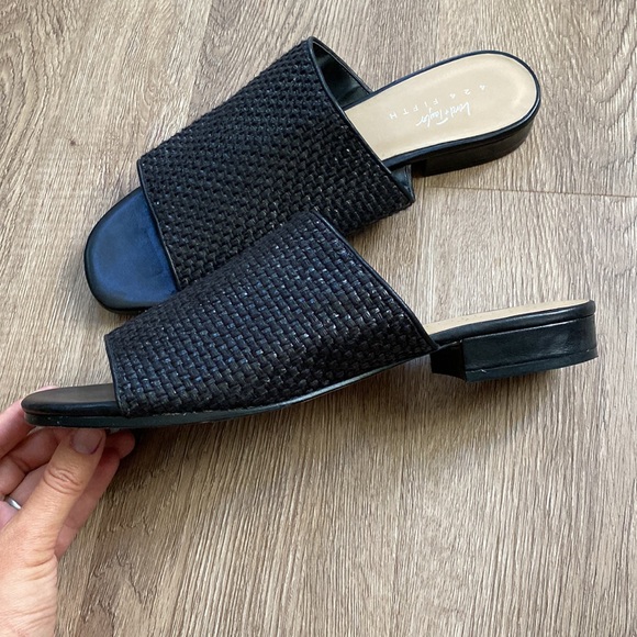 Lord and Taylor 424 Fifth weaved open toe slip on sandals / slippers. - Picture 2 of 6